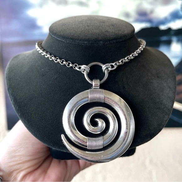 Big silver plated spiral charm on Stainless steel rolo chain boho necklace - Picture 8 of 10